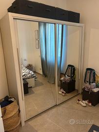 armadio ante scorrevoli  a specchio 