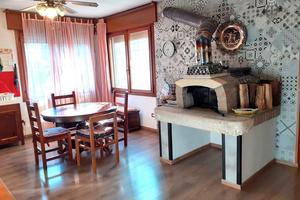 Casa singola con 2 appartamenti e giardino