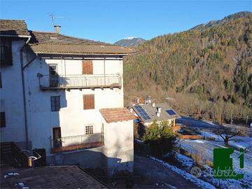 PORZIONE DI CASA DA RISTRUTTURARE