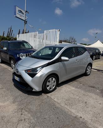 Toyota Aygo Connect 1.0 VVT-i 72 CV 5 porte x-cool