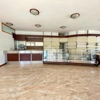 NEGOZIO A SAN PIETRO IN GU