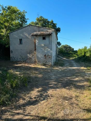 Casale a Montesicuro