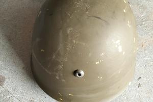 casco in metallo
