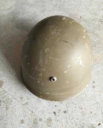 casco in metallo