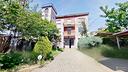 stabile-di-3-piani-con-laboratorio-e-3-box