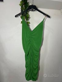 Vestito verde con spalline a catena dorate