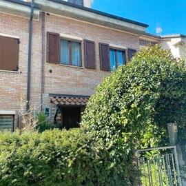 Villa a schiera con giardino, Mondolfo. N/278