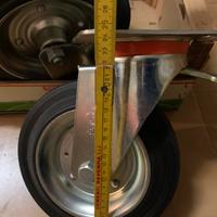 Ruote girevoli frenate