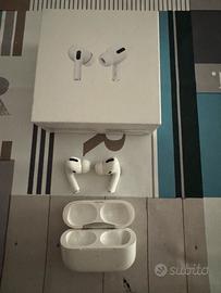 AirPods Pro con custodia di ricarica wireless