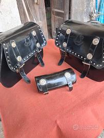  due  borse  in quoio  più barilotto per moto