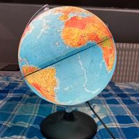 Mappamondo illuminato in