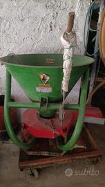 2 Spandiconcime per campo aperto e vigneti