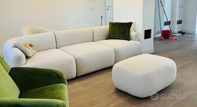 Divano  grande modulare con pouf