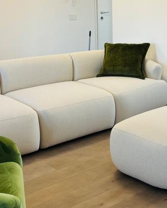 Divano  grande modulare con pouf