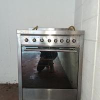 Cucina smeg 5 fuochi forno PREZZO TRATTABILE