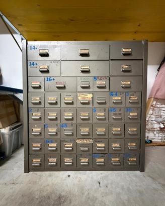 Cassettiera in metallo vintage