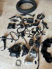 Pezzi mt 09 sp 2022 forcellone telaietto pinze