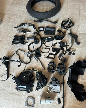 Pezzi mt 09 sp 2022 forcellone telaietto pinze
