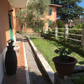 Arenzano Centro trilocale con giardino