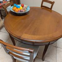 Tavolo rotondo allungabile con sedie