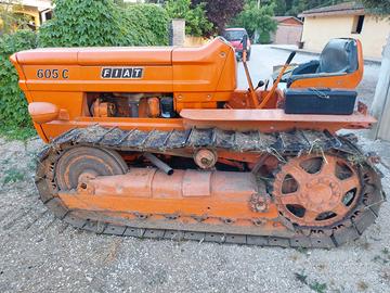 Trattore Fiat 605C con attrezzature 