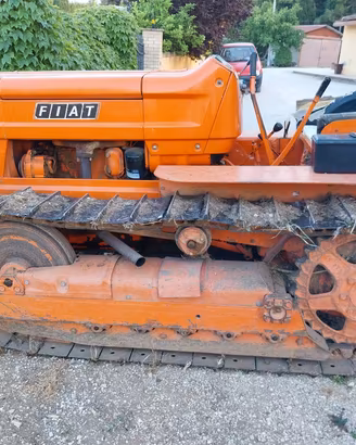 Trattore Fiat 605C con attrezzature 