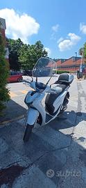 Honda SH 125 con granzia della casa