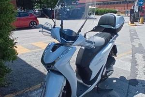Honda SH 125 con granzia della casa