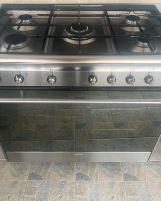 Cucina con forno 5 fuochi