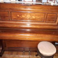 Pianoforte antico in noce massiccio