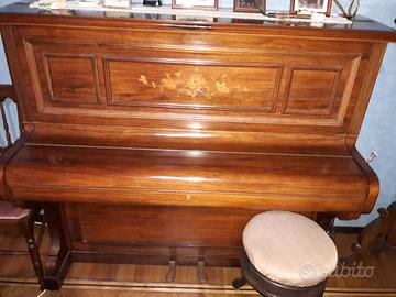 Pianoforte antico in noce massiccio