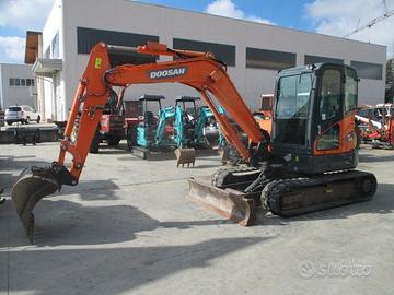 Escavatore usato DOOSAN DX63