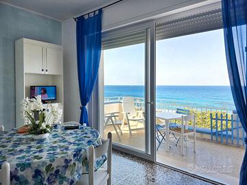 Balconata sul mare torre suda- libera dal 23/8