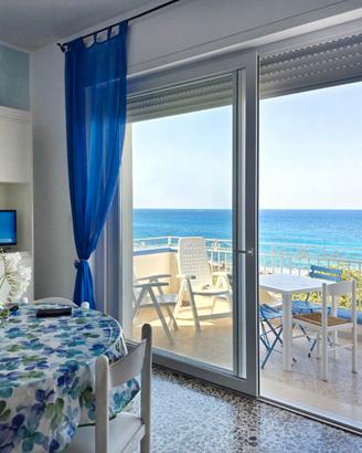 Balconata sul mare torre suda- libera dal 23/8