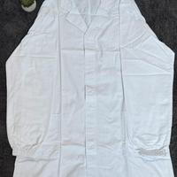 Elegante camice bianco da lavoro/laboratorio