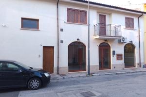 Appartamento E Negozio