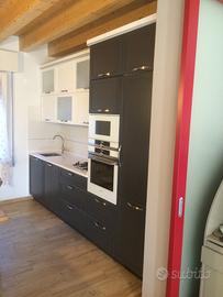 Cucina in rovere a 2 colori