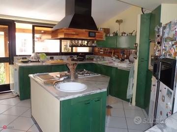 Attico mansardato doppia esposizione libero