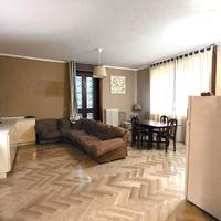 Appartamento parzialmente arredato con posto auto