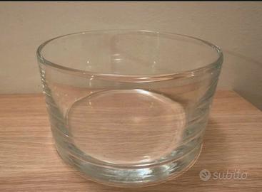 Bowl di vetro trasparente