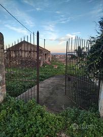 Terreno con rudere in via caltabiano 16