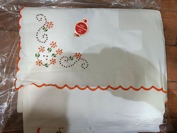 Lenzuolo matrimoniale con federe ricamo a mano