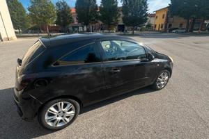 OPEL CORSA D 3p 2007.    1100€ Trattabili.