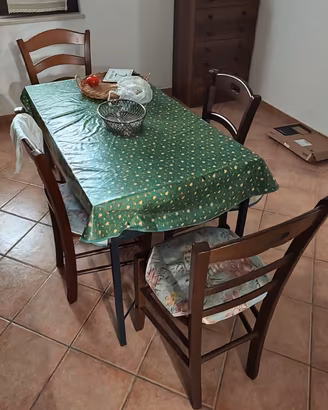 tavolo legno con 6 sedie