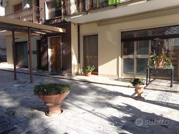 Negozio o ufficio da 70 o 140 mq