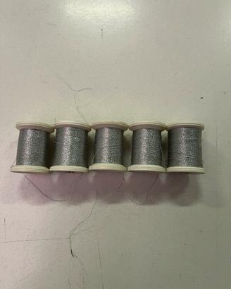 Filo metallizzato argento da ricamo