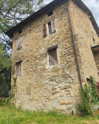 CASA SEMINDIPENDENTE A CARPINETI