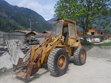 Cat 910 1977 pala gommata