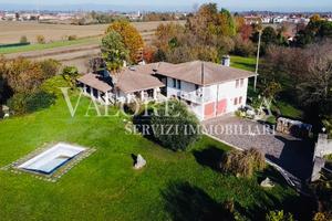 Casa singola con ampio giardino