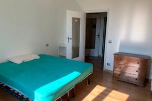 Reggio stanza + posto auto e balcone libera